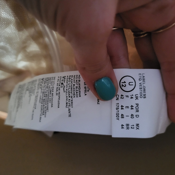 Vera Wang Bride Wedding Dress - Picture 4 of 9